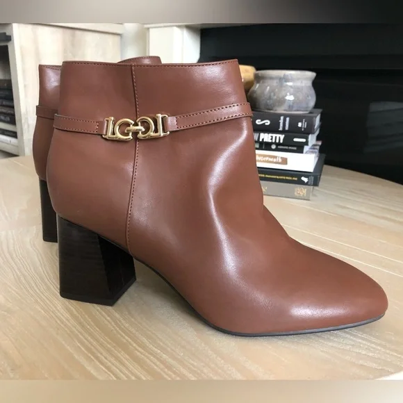 Liz Claiborne|NWOT Faux brown leather booties with chunky block heel•••Size 10W - Picture 4 of 12
